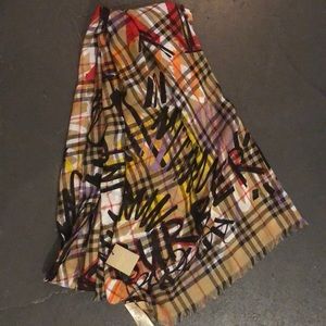 Burberry Scarf New With Tags (new)